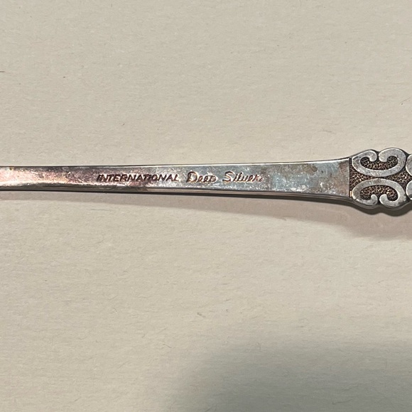 🩷 Beautifully Oxidized International Silver Triumph 2-piece Party Set in Box - Picture 2 of 4